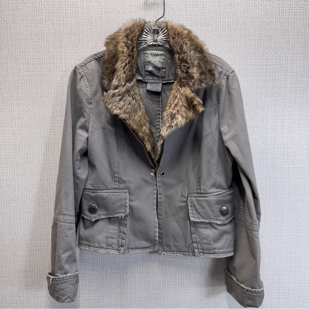 BB Dakota Utility Jacket Wmn Medium Grey Faux Fur Trim Distressed Military Indie